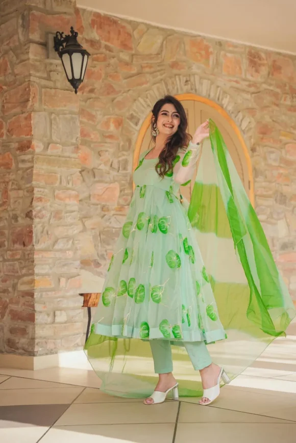 Green floral handpainted suit set - Image 6