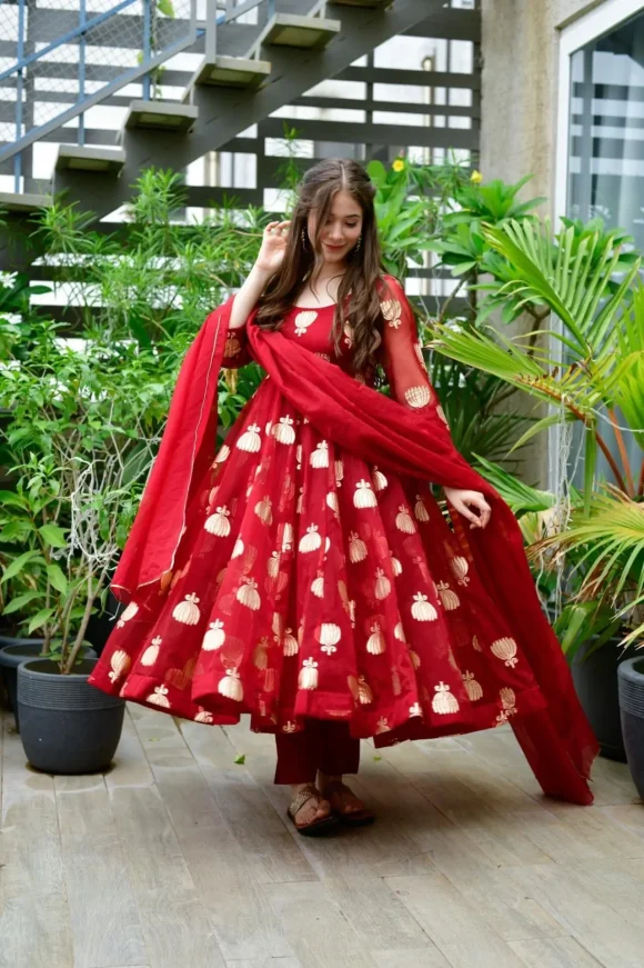 Haafiza maroon organza suit set - Image 7