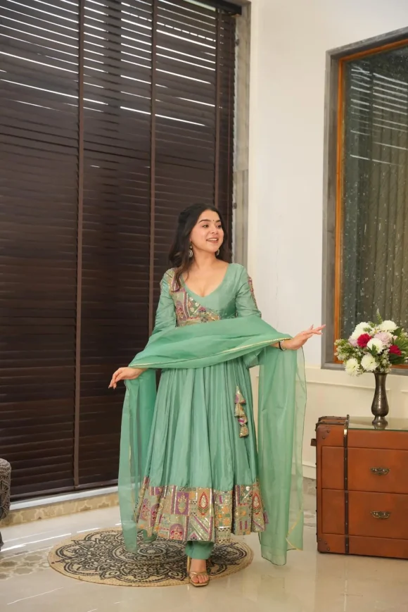 Janitha green suit set - Image 7