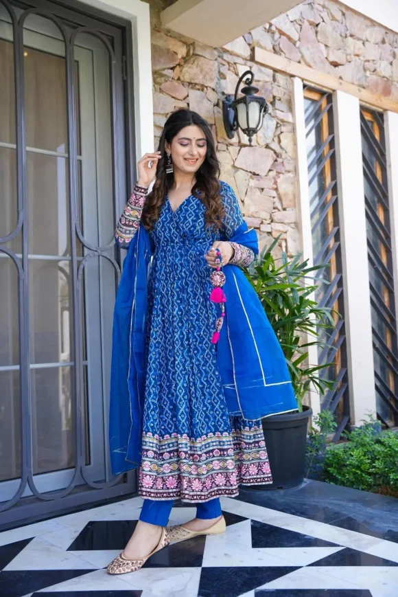 Jasmine blue embroidered georgette suit set - Image 7