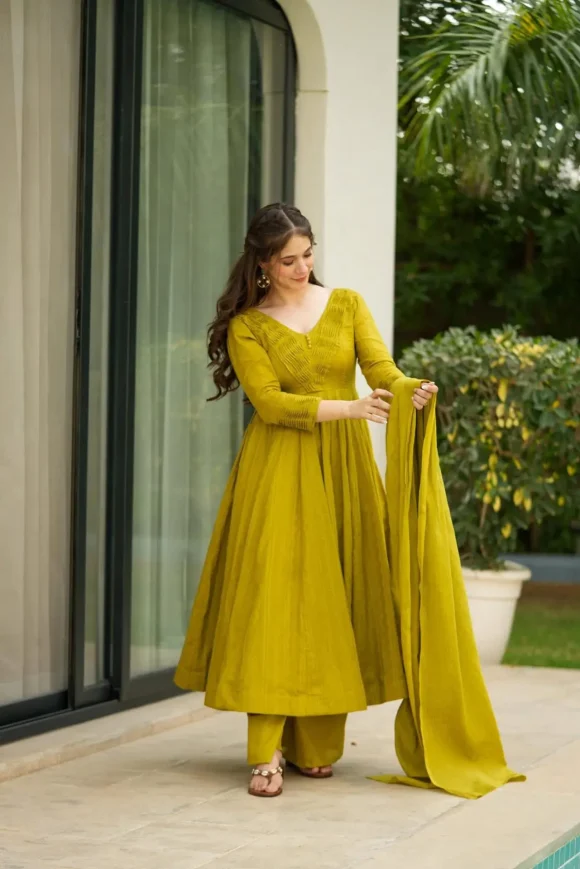 Kairavi mustard suit set - Image 7