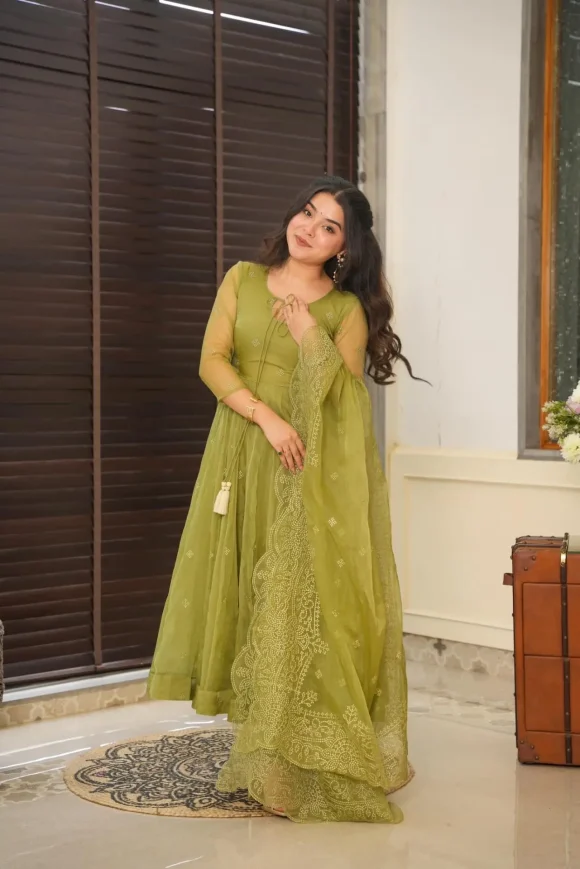 Mochi green organza suit set - Image 7