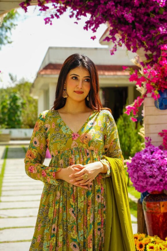 Laurel floral chinon suit set - Image 7