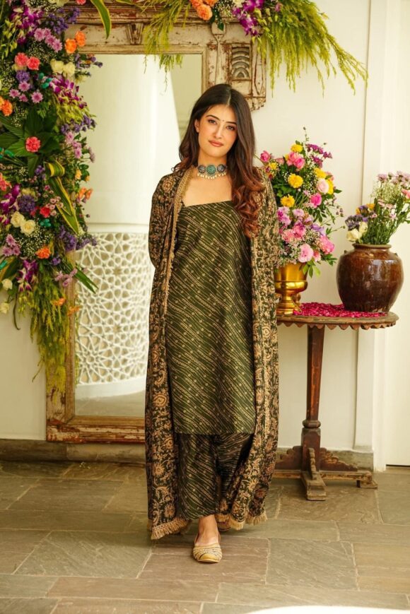 Zenia muslin kurta-shrug - Image 4