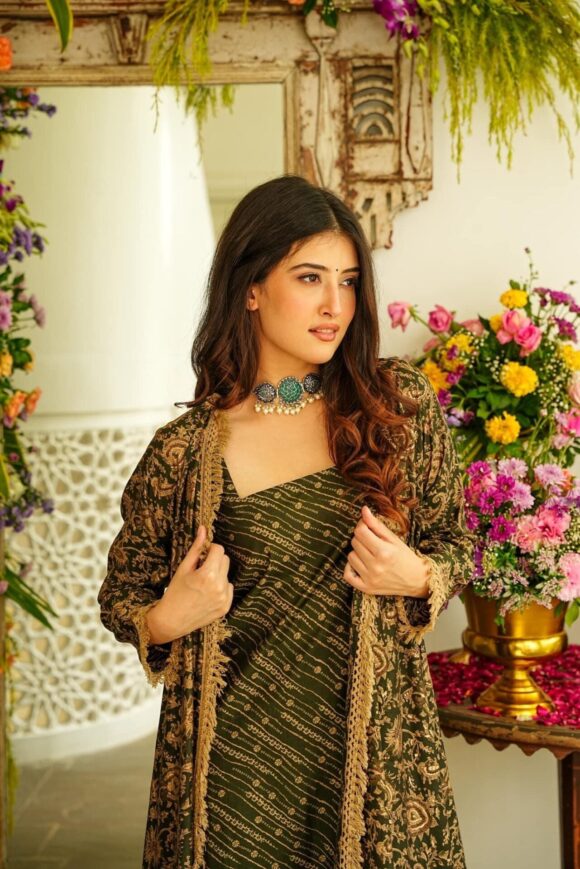 Zenia muslin kurta-shrug - Image 5