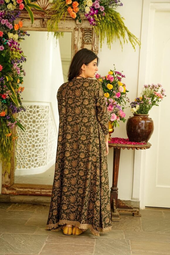 Zenia muslin kurta-shrug - Image 6