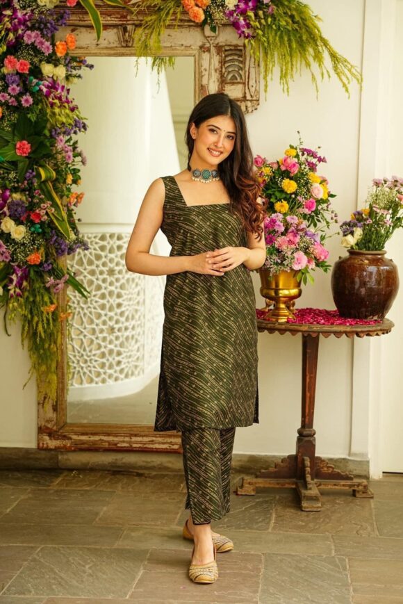 Zenia muslin kurta-shrug - Image 7