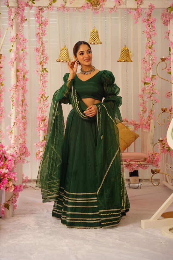 Royal green organza lehenga set - Image 4