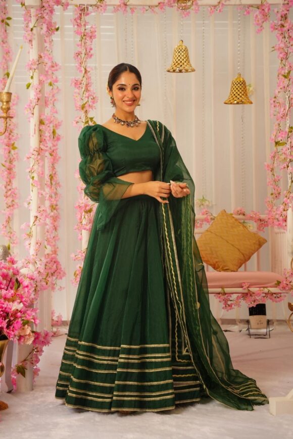 Royal green organza lehenga set - Image 5