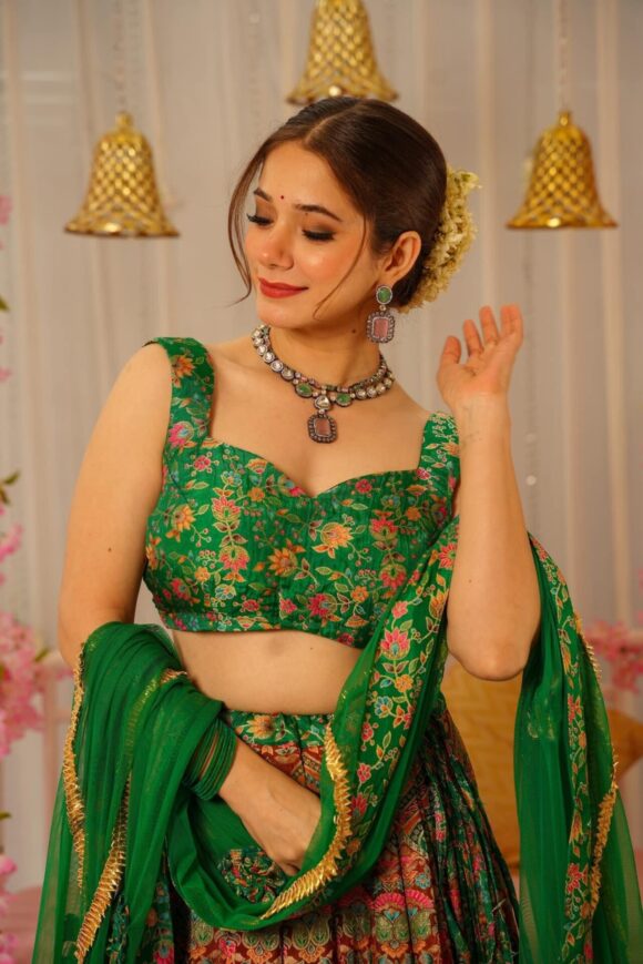 Peacock green silk lehenga set - Image 6