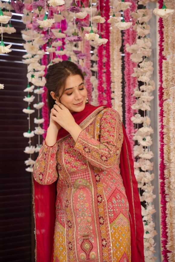 Scarlett horizon heavy embroidered suit - Image 2