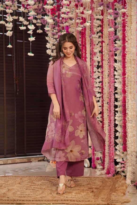 Rabia glow floral kurta set - Image 3