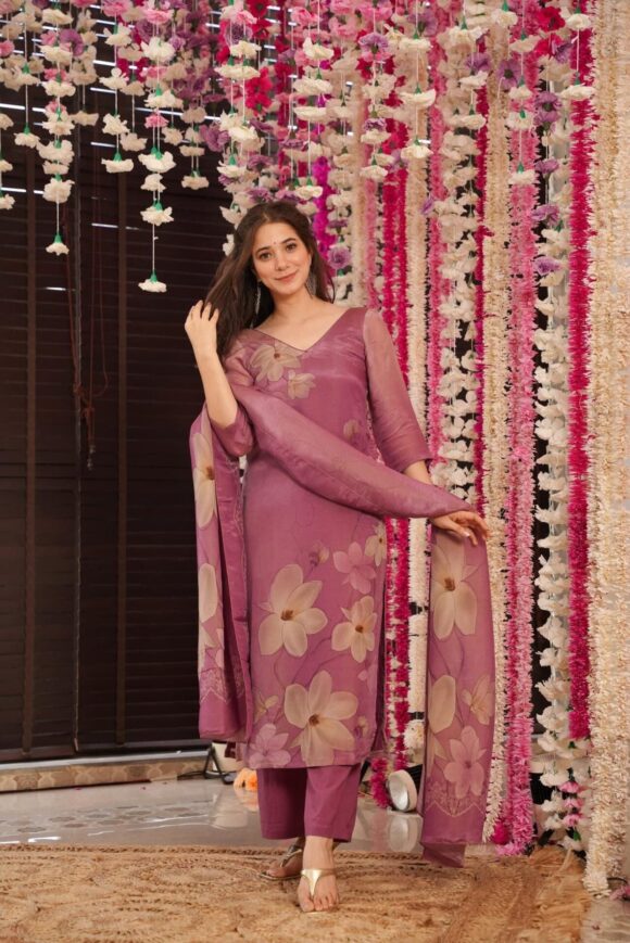 Rabia glow floral kurta set - Image 5