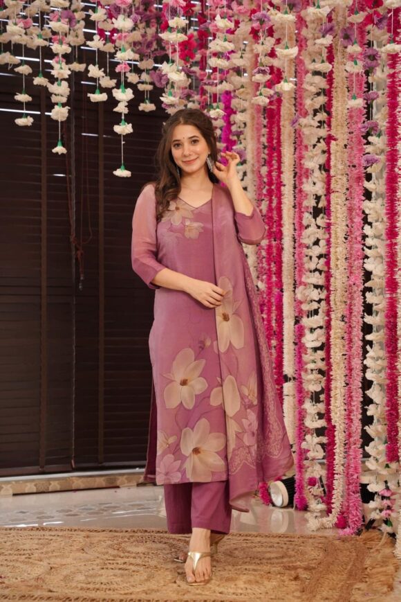Rabia glow floral kurta set - Image 6