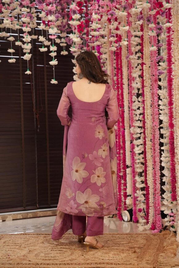 Rabia glow floral kurta set - Image 7