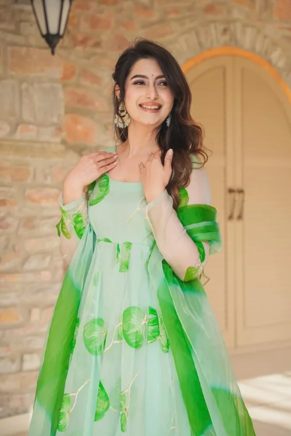 Green floral handpainted suit set - Image 7