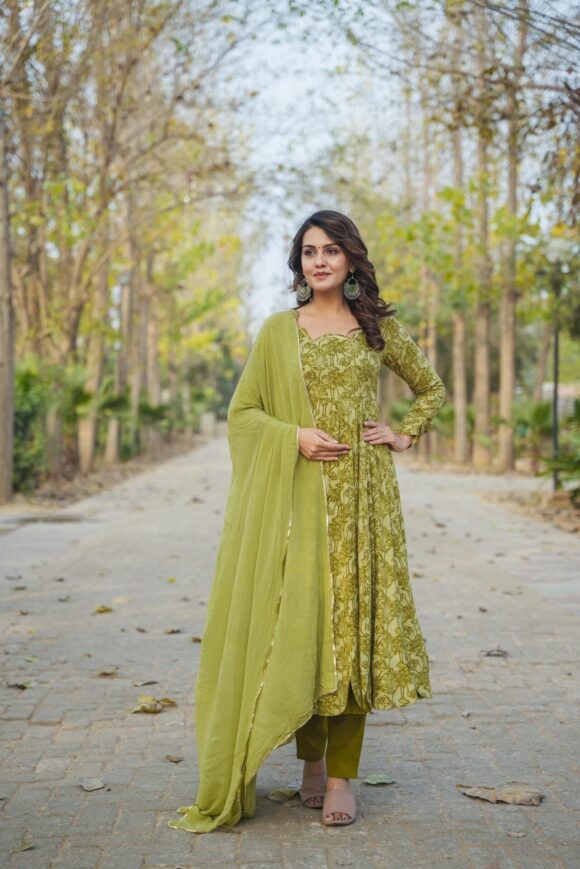 Rhea green rayon suit set - Image 2