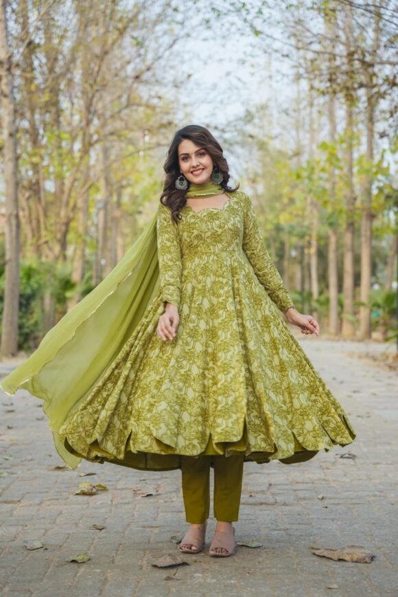Rhea green rayon suit set - Image 4