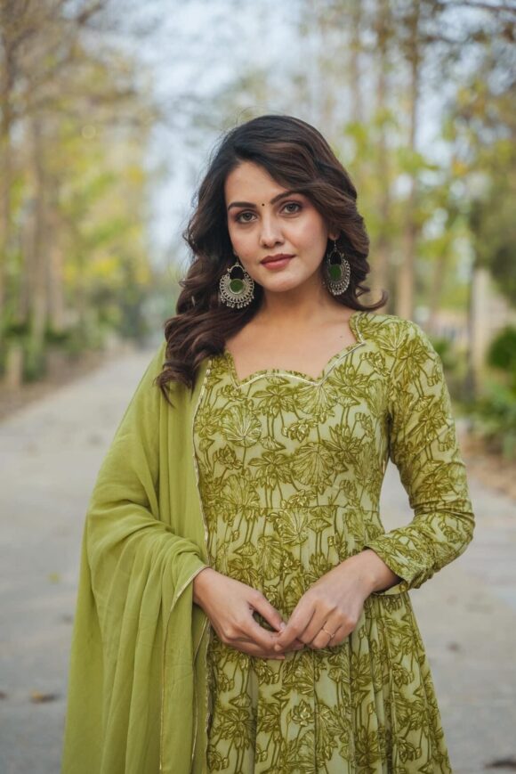 Rhea green rayon suit set - Image 6
