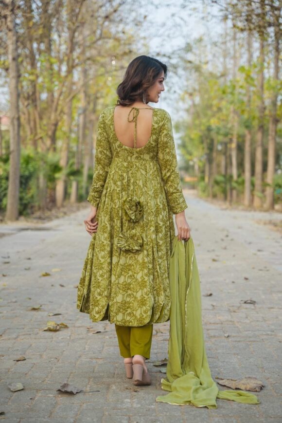 Rhea green rayon suit set - Image 7