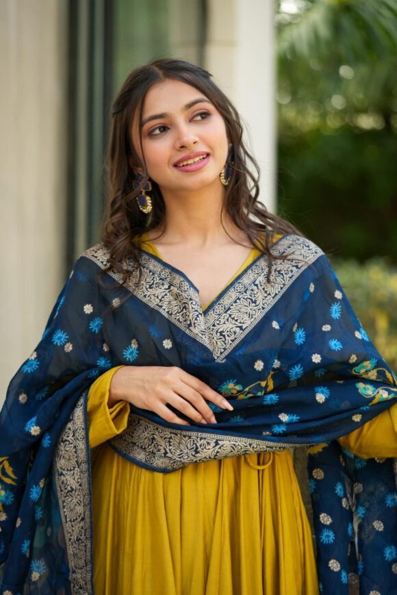 Nature’s Bliss silk suit set - Image 2