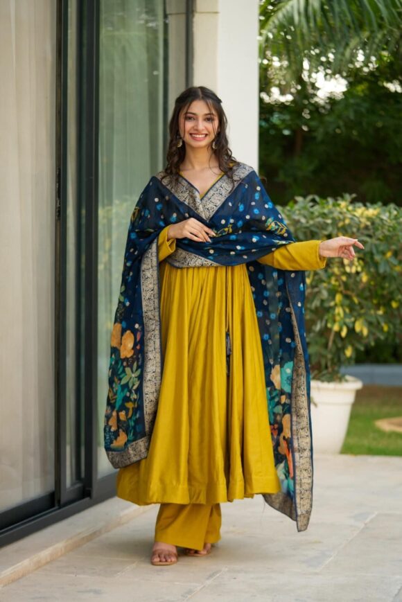 Nature’s Bliss silk suit set - Image 3