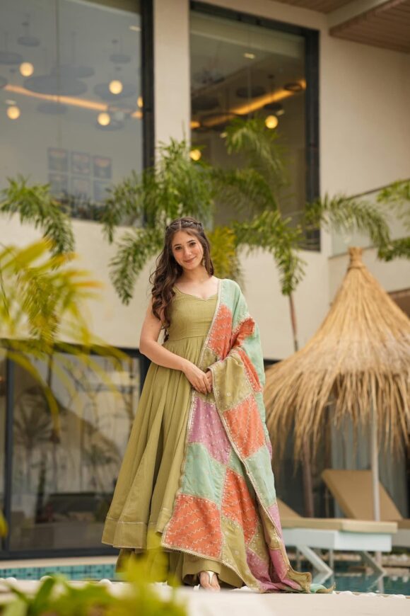 Olive hue harmony suit set - Image 3