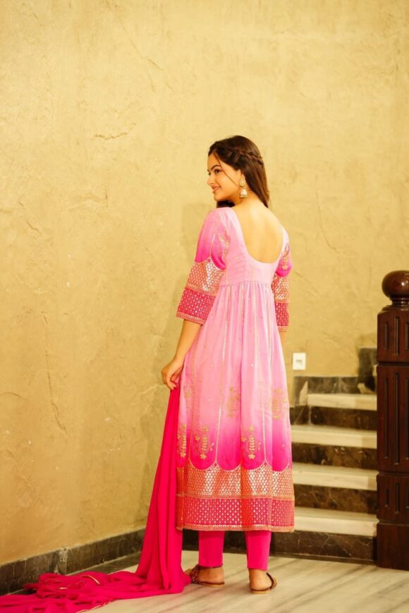 Paradise pink silk nyra suit - Image 2
