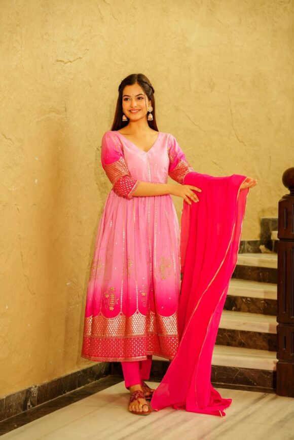 Paradise pink silk nyra suit - Image 3
