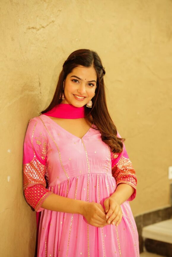 Paradise pink silk nyra suit - Image 6
