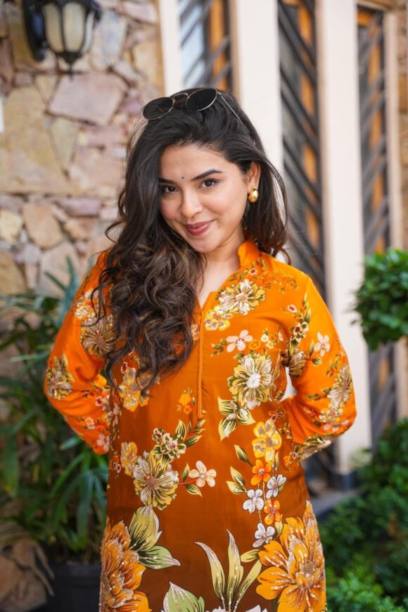 SYBIL EMBROIDERED KURTA SET - Image 2