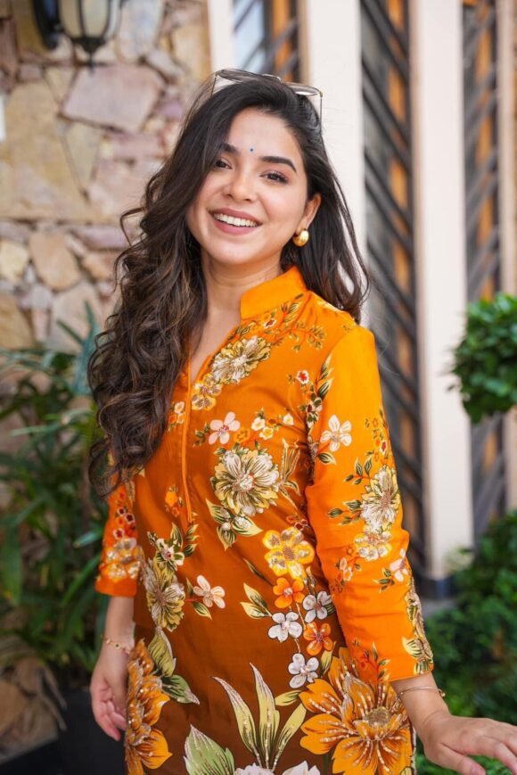 SYBIL EMBROIDERED KURTA SET - Image 4