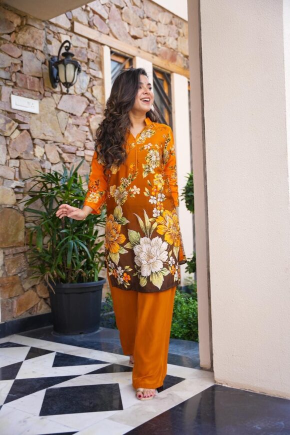 SYBIL EMBROIDERED KURTA SET - Image 5