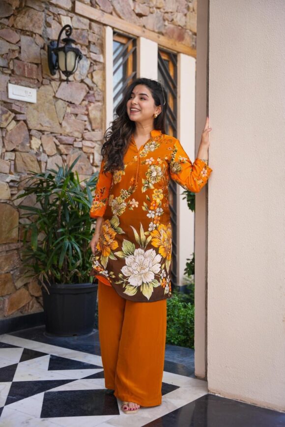 SYBIL EMBROIDERED KURTA SET - Image 6