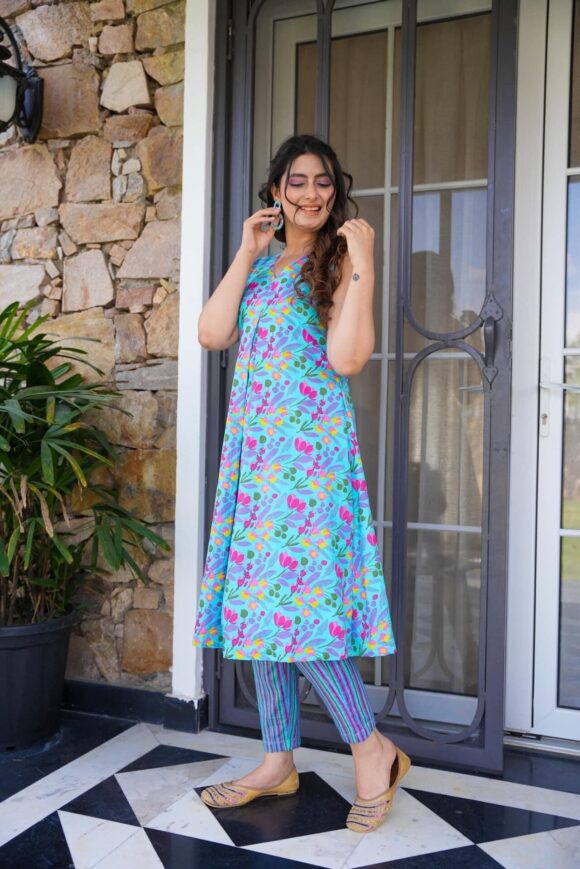 VEDIKA COTTON KURTA SET - Image 3