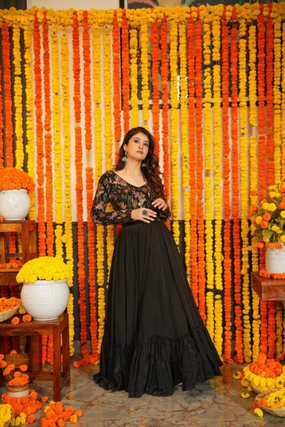 Infinite Black SKIRT ATTIRE - Image 3