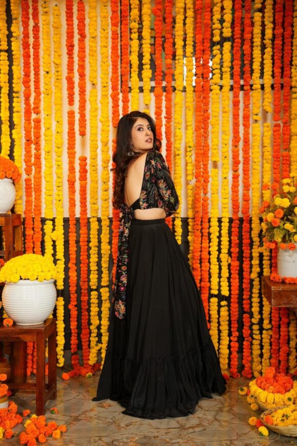 Infinite Black SKIRT ATTIRE - Image 5