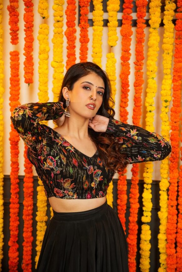 Infinite Black SKIRT ATTIRE - Image 6