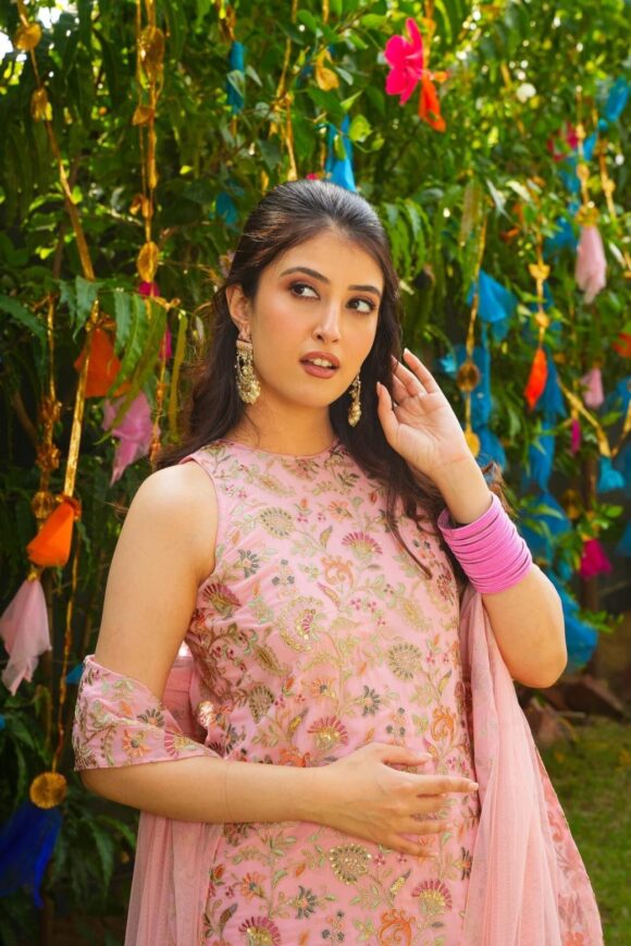 Remi embroidered short kurta set - Image 4