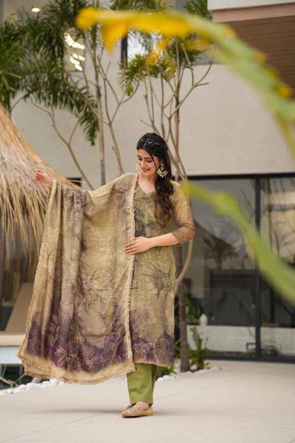 Rutvi silk suit set - Image 2
