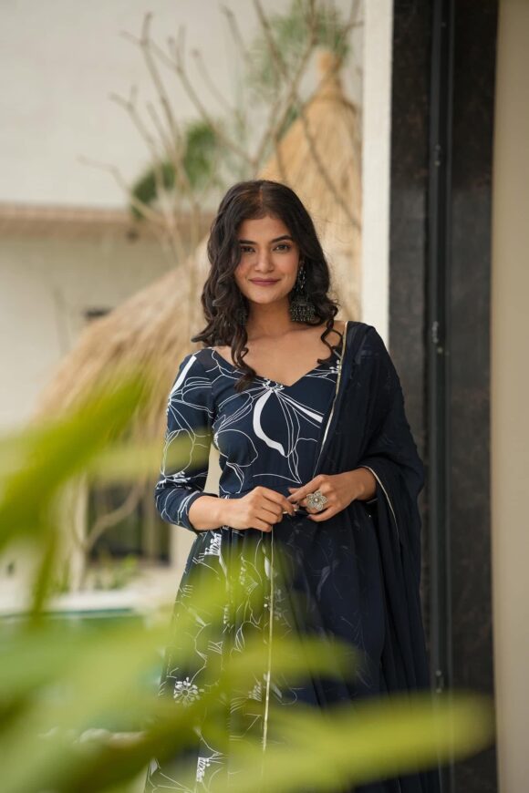 Nibedita linear suit set - Image 6