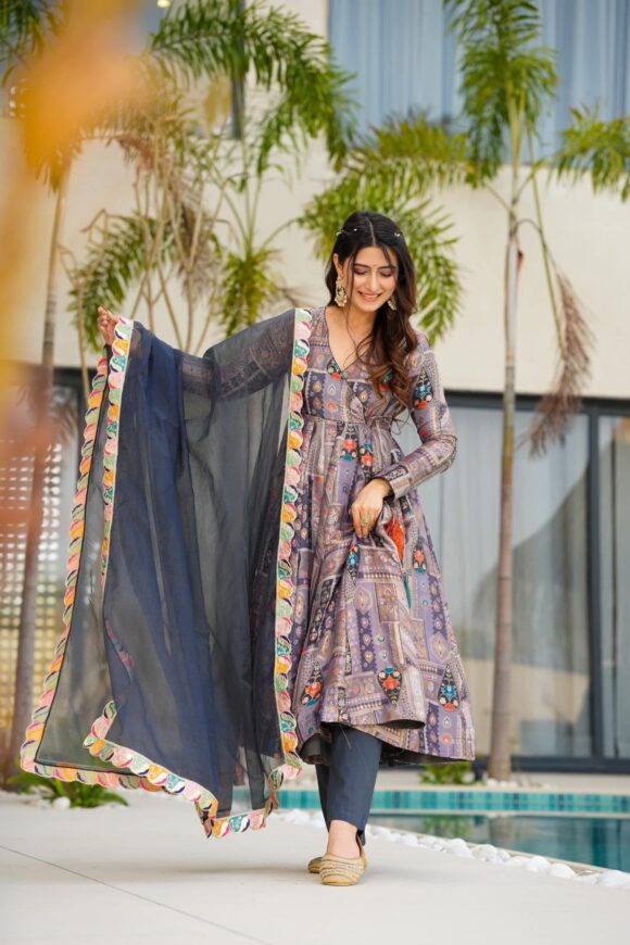 Enigma silk suit set - Image 4
