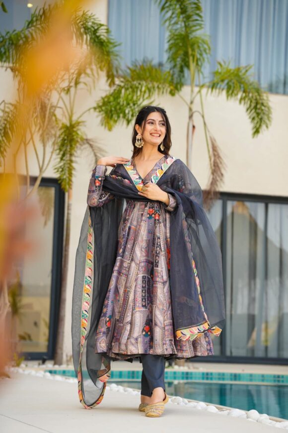 Enigma silk suit set - Image 6