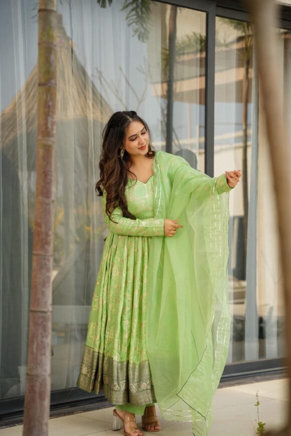 Tanishka Silk suit set - Image 6