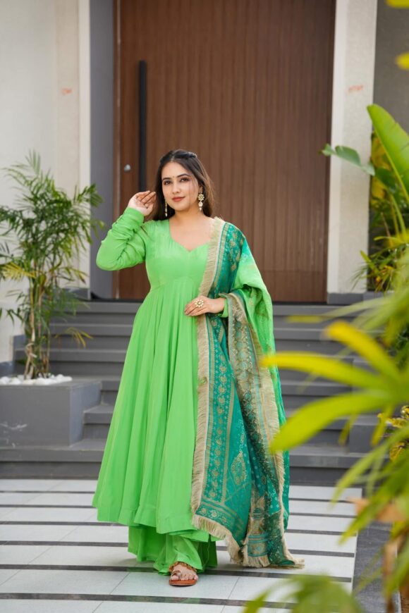 Zainab green crepe suit set - Image 5