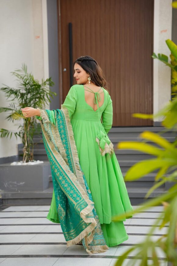Zainab green crepe suit set - Image 7