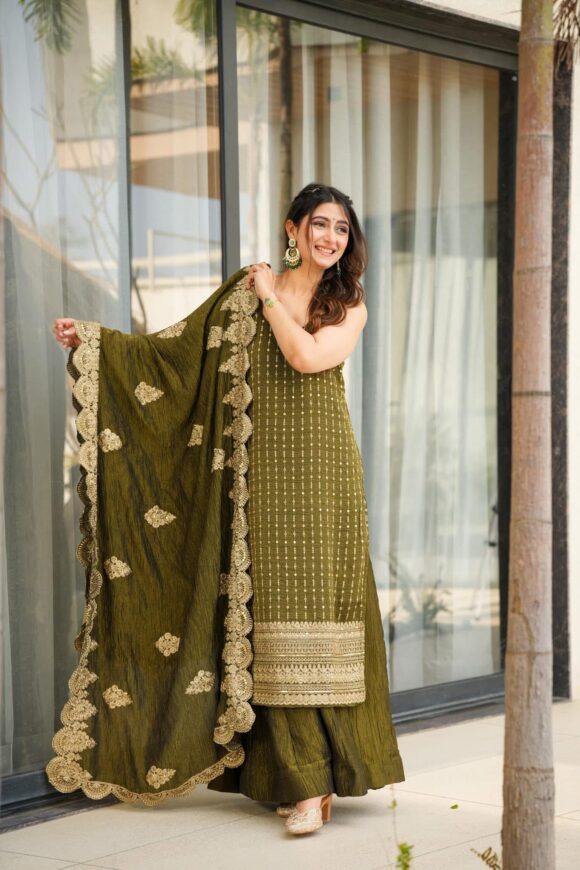 Moss green Majesty suit set - Image 3
