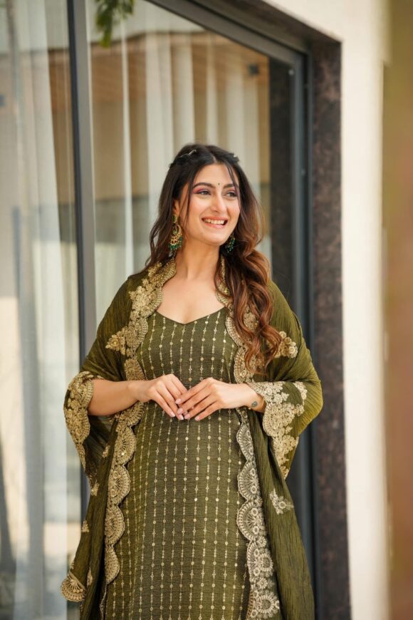 Moss green Majesty suit set - Image 8