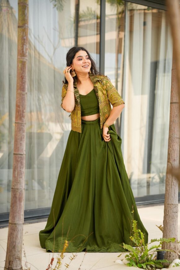 Enchanted jade green skirt set - Image 3