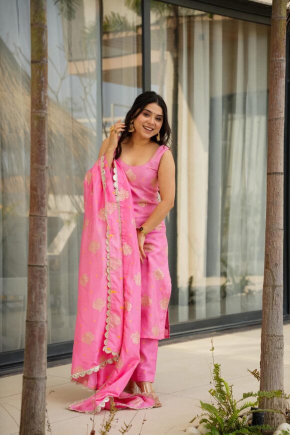Roshni pink silk kurta set - Image 4